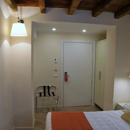 La Corte Fiorita Guest house 2*