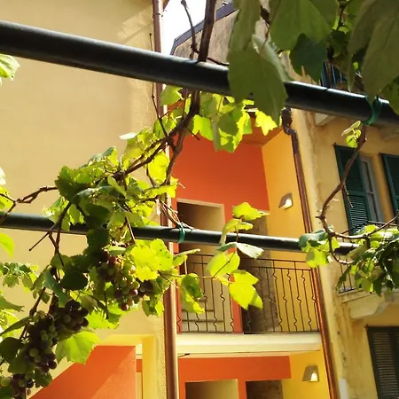 Konukevi La Corte Fiorita Como
